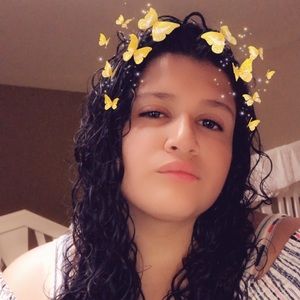 Meet your Posher, Yesenia